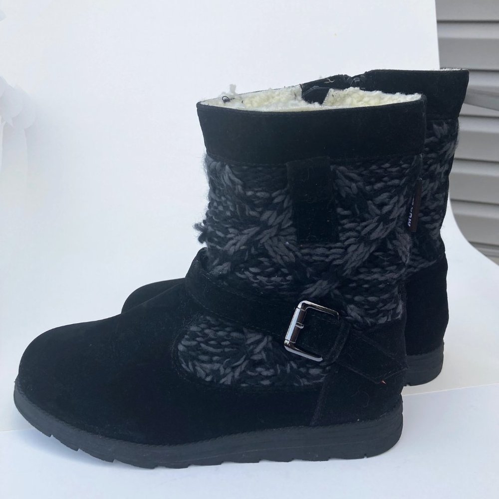 MukLuks Black and Dark Gray - Size 8 (Yarn/Faux Suede)
